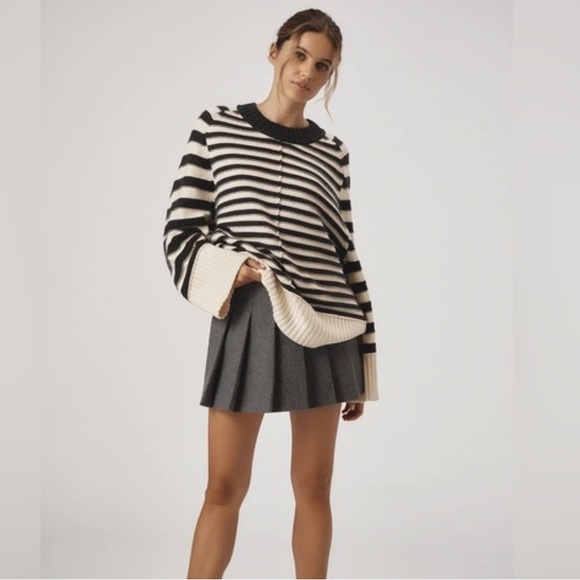 Maeve Sweaters - Anthropologie Maeve The Chandler Crew-Neck Relaxed Pullover Sweater. EUC. Size M